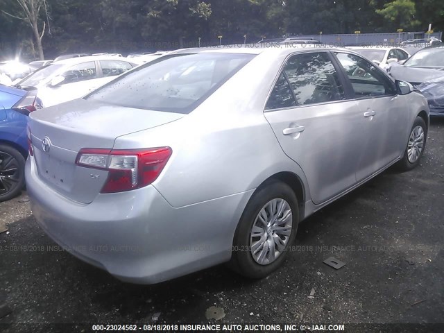 4T1BF1FK5DU211131 - 2013 TOYOTA CAMRY L/SE/LE/XLE 银色 照片 4