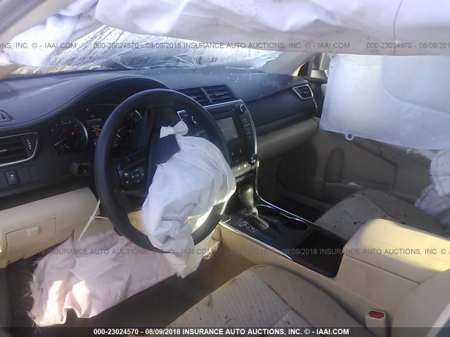 4T1BF1FK2HU284950 - 2017 TOYOTA CAMRY LE/XLE/SE/XSE GRAY photo 5