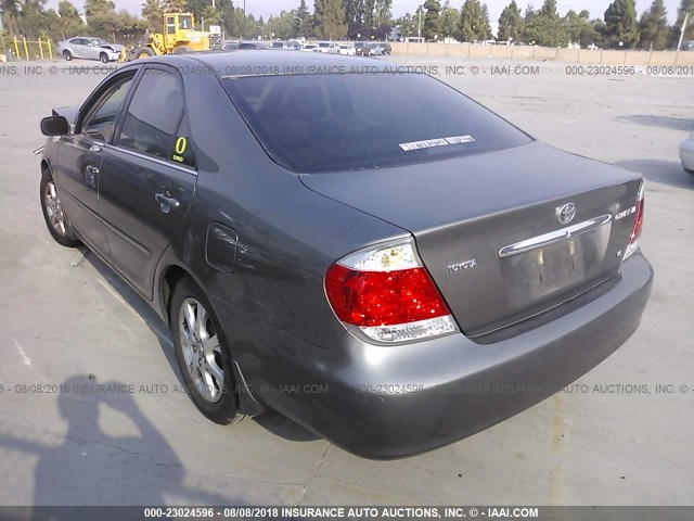 4T1BF30K05U608803 - 2005 TOYOTA CAMRY LE/XLE/SE 灰色 照片 3