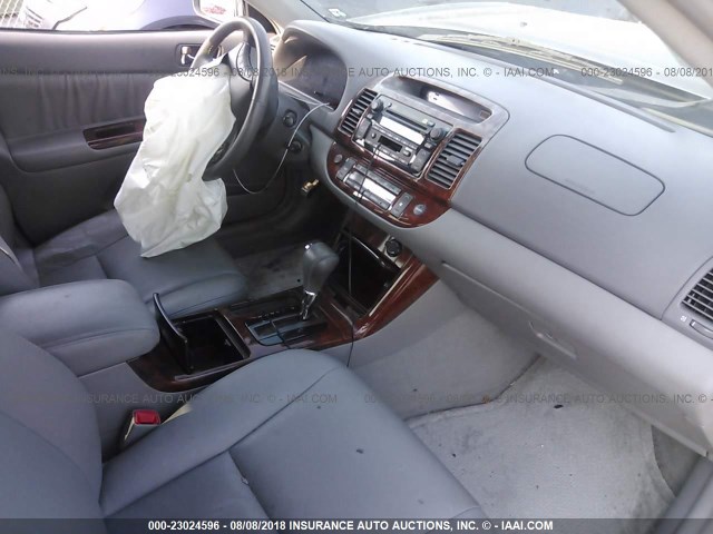 4T1BF30K05U608803 - 2005 TOYOTA CAMRY LE/XLE/SE 灰色 照片 5
