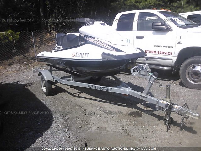 00000YAMA0270E616 - 2016 YAMAHA WAVERUNNER WHITE photo 1