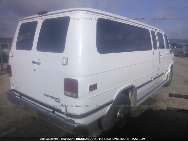 1GAGG39K7TF109520 - 1996 CHEVROLET G30 WHITE photo 4