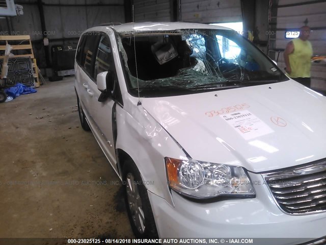 2C4RC1BG1FR656124 - 2015 CHRYSLER TOWN & COUNTRY TOURING WHITE photo 6