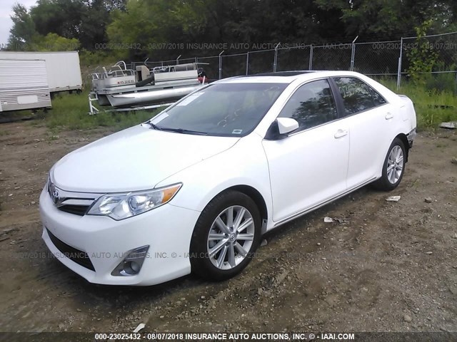4T1BF1FKXEU869948 - 2014 TOYOTA CAMRY L/SE/LE/XLE 白色 照片 2