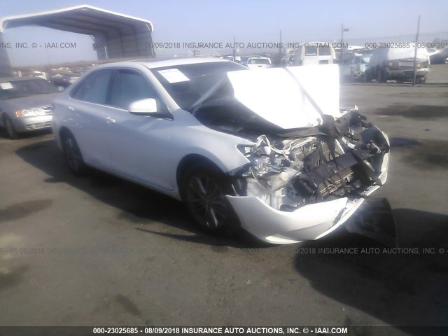 4T1BF1FK6HU340291 - 2017 TOYOTA CAMRY LE/XLE/SE/XSE WHITE photo 1