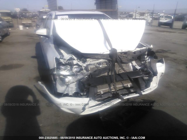 4T1BF1FK6HU340291 - 2017 TOYOTA CAMRY LE/XLE/SE/XSE WHITE photo 6