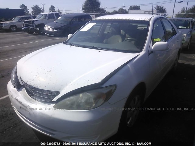 4T1BE32K62U058051 - 2002 TOYOTA CAMRY LE/XLE/SE Ақ фото 2