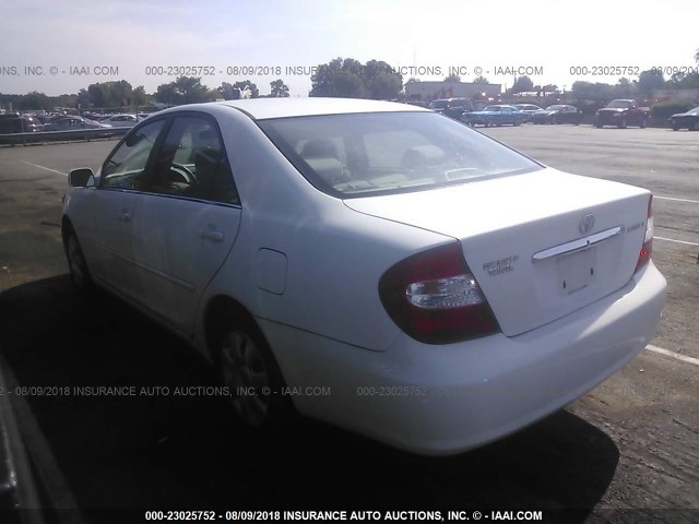 4T1BE32K62U058051 - 2002 TOYOTA CAMRY LE/XLE/SE Ақ фото 3