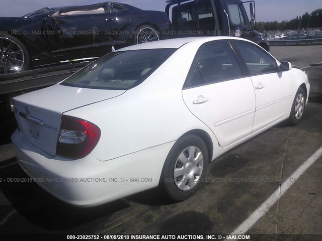 4T1BE32K62U058051 - 2002 TOYOTA CAMRY LE/XLE/SE Ақ фото 4