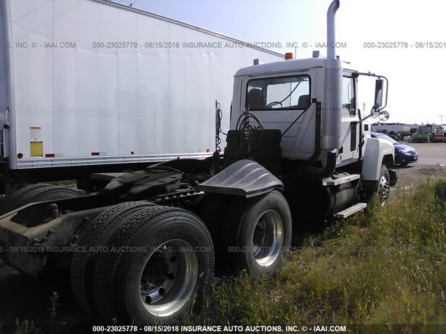 1M1AA13Y84N156353 - 2004 MACK CH613 CH600 WHITE photo 4