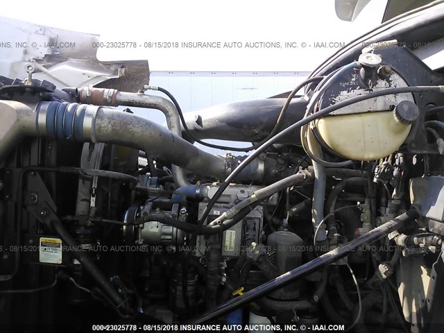 1M1AA13Y84N156353 - 2004 MACK CH613 CH600 WHITE photo 9