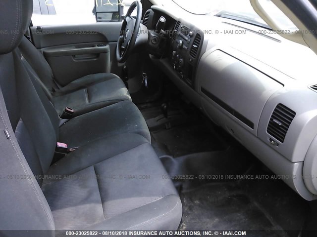 1GTSKTE07AZ240706 - 2010 GMC SIERRA K1500 GRAY photo 5