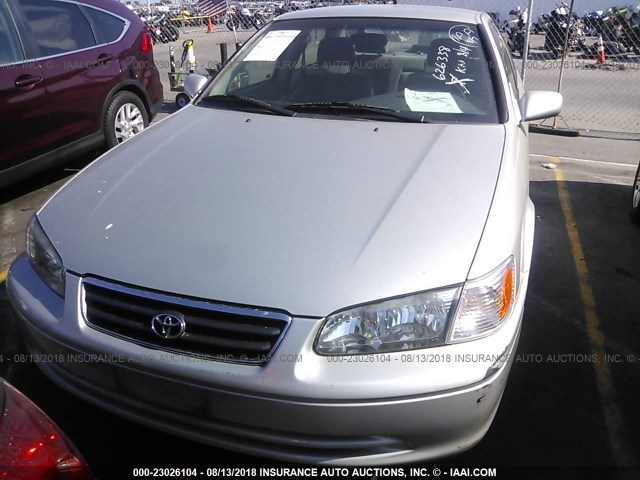 4T1BG22K0YU626338 - 2000 TOYOTA CAMRY CE/LE/XLE 灰色 照片 6