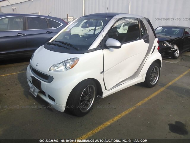 WMEEJ3BA2CK570263 - 2012 SMART FORTWO PURE/PASSION WHITE photo 2