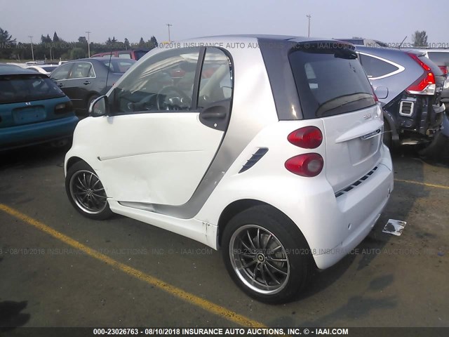 WMEEJ3BA2CK570263 - 2012 SMART FORTWO PURE/PASSION WHITE photo 3