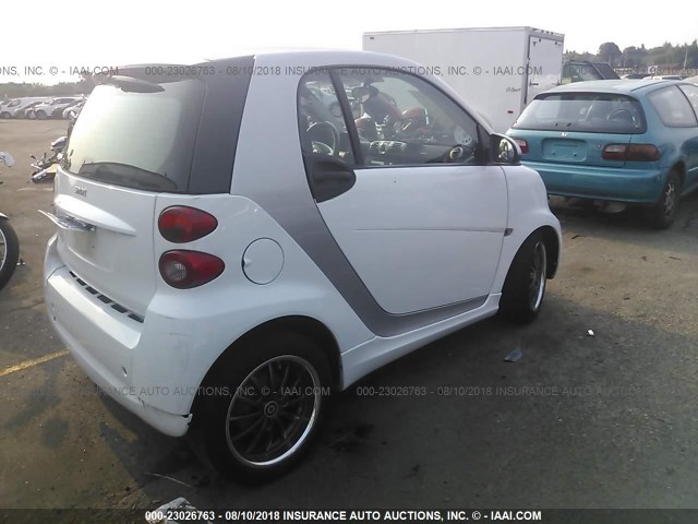 WMEEJ3BA2CK570263 - 2012 SMART FORTWO PURE/PASSION WHITE photo 4