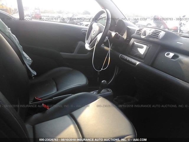 WMEEJ3BA2CK570263 - 2012 SMART FORTWO PURE/PASSION WHITE photo 5