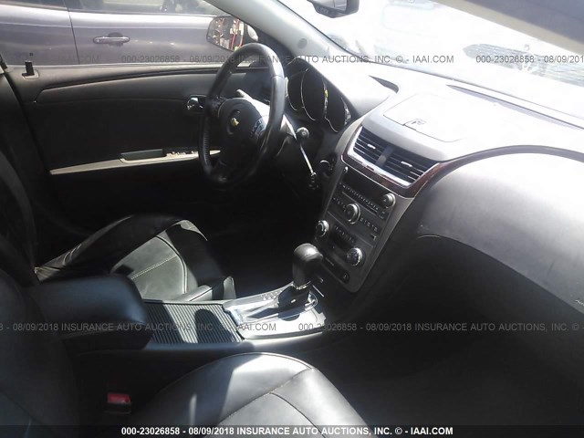 1G1ZG5E73CF305606 - 2012 CHEVROLET MALIBU LTZ 银色 照片 5