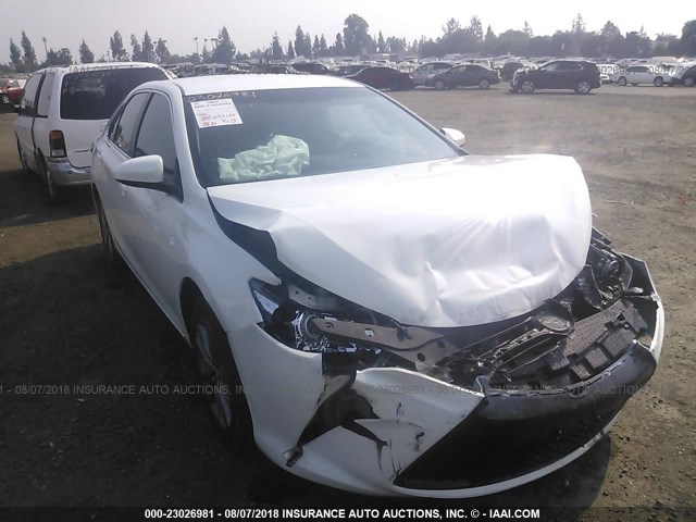 4T1BF1FK7HU445924 - 2017 TOYOTA CAMRY LE/XLE/SE/XSE 白色 照片 1