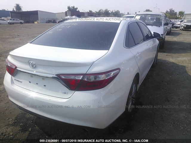 4T1BF1FK7HU445924 - 2017 TOYOTA CAMRY LE/XLE/SE/XSE 白色 照片 4