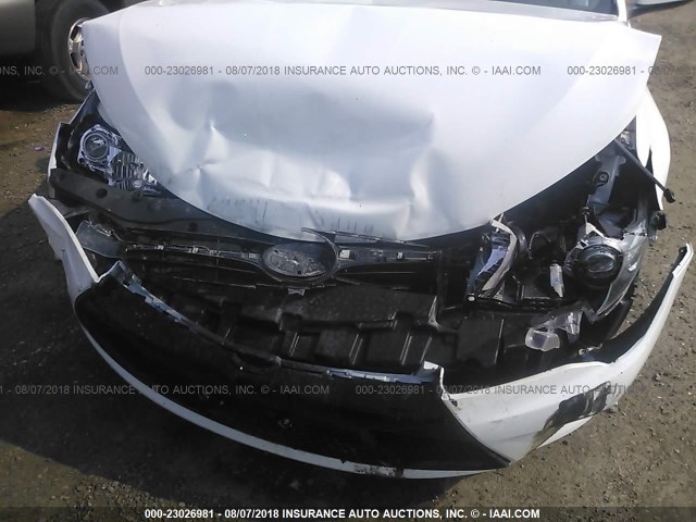 4T1BF1FK7HU445924 - 2017 TOYOTA CAMRY LE/XLE/SE/XSE 白色 照片 6