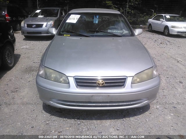 4T1BG22K11U031147 - 2001 TOYOTA CAMRY CE/LE/XLE 银色 照片 6