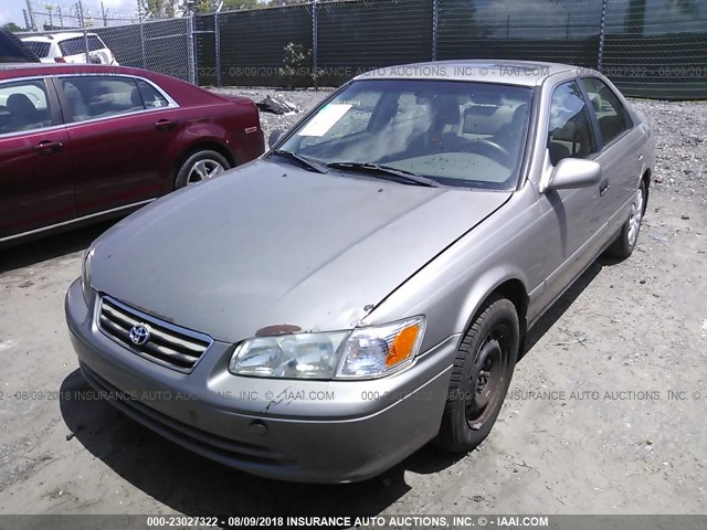 4T1BG22K5YU676457 - 2000 TOYOTA CAMRY CE/LE/XLE ვერცხლისფერი ფოტო 6