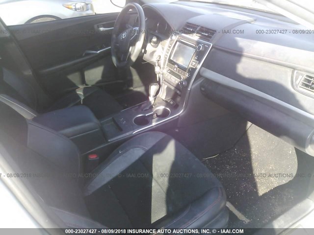 4T1BF1FK2GU154522 - 2016 TOYOTA CAMRY LE/XLE/SE/XSE 白色 照片 5