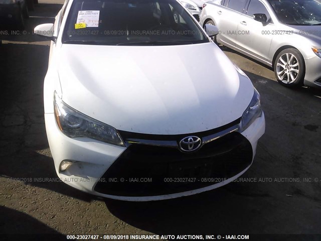 4T1BF1FK2GU154522 - 2016 TOYOTA CAMRY LE/XLE/SE/XSE 白色 照片 6