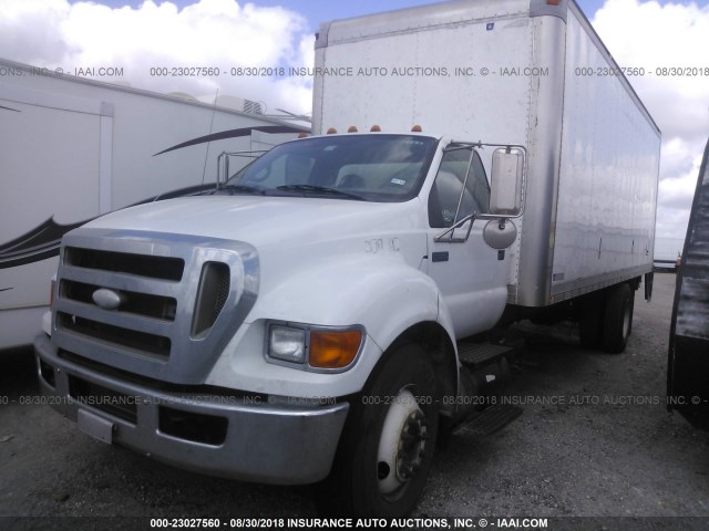 3FRNF65C89V135213 - 2009 FORD F650 SUPER DUTY WHITE photo 2