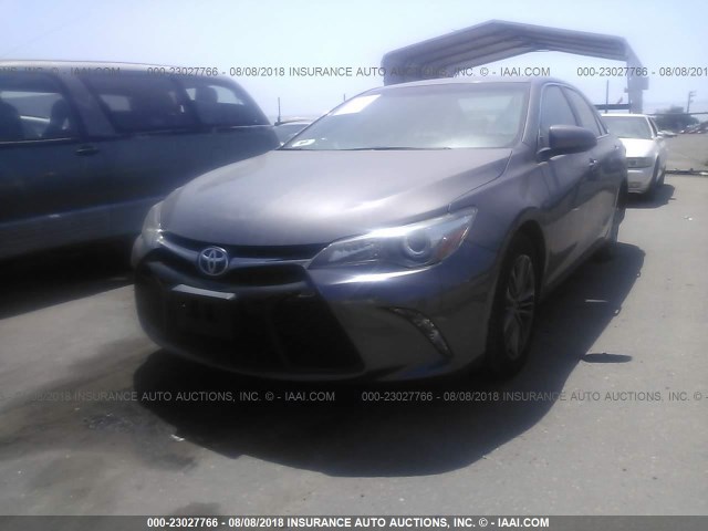 4T1BF1FK8FU497091 - 2015 TOYOTA CAMRY LE/XLE/SE/XSE GRAY photo 2