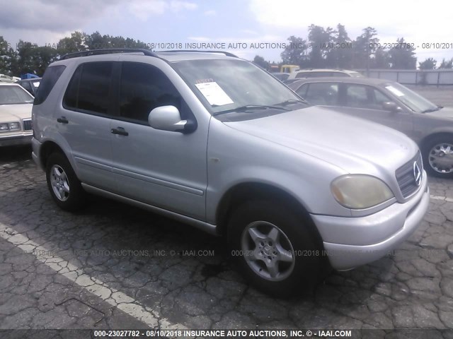 4JGAB54E2YA183999 - 2000 MERCEDES-BENZ ML 320 SILVER photo 1