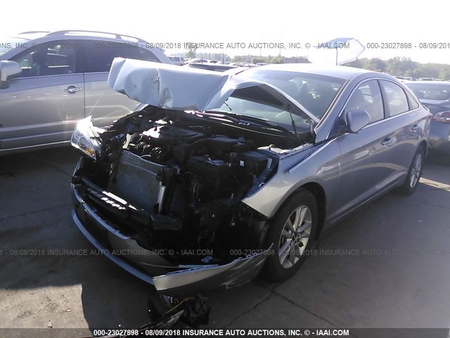 5NPE24AF5HH451496 - 2017 HYUNDAI SONATA SE SILVER photo 2