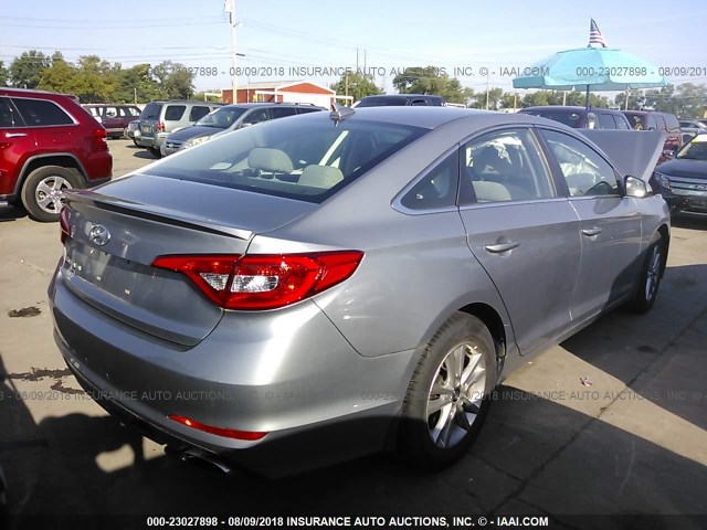 5NPE24AF5HH451496 - 2017 HYUNDAI SONATA SE SILVER photo 4