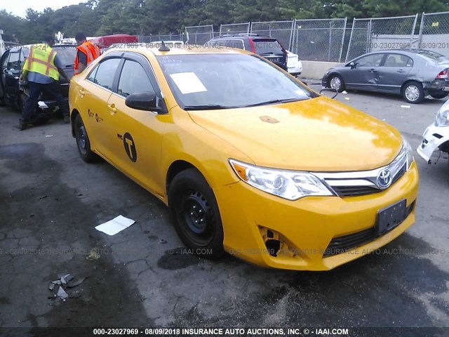 4T1BD1FK1EU137732 - 2014 TOYOTA CAMRY HYBRID/LE/XLE ყვითელი ფოტო 1