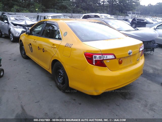 4T1BD1FK1EU137732 - 2014 TOYOTA CAMRY HYBRID/LE/XLE ყვითელი ფოტო 3
