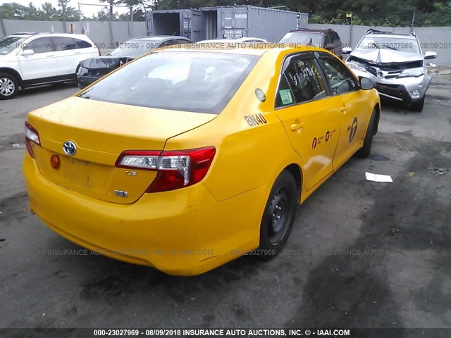 4T1BD1FK1EU137732 - 2014 TOYOTA CAMRY HYBRID/LE/XLE ყვითელი ფოტო 4