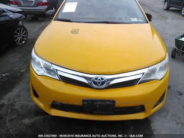 4T1BD1FK1EU137732 - 2014 TOYOTA CAMRY HYBRID/LE/XLE ყვითელი ფოტო 6