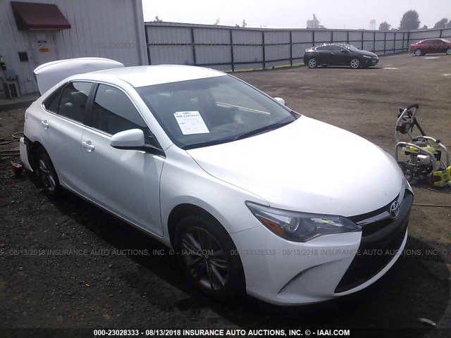 4T1BF1FK2GU570358 - 2016 TOYOTA CAMRY LE/XLE/SE/XSE 白色 照片 1