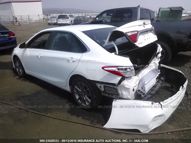 4T1BF1FK2GU570358 - 2016 TOYOTA CAMRY LE/XLE/SE/XSE 白色 照片 3