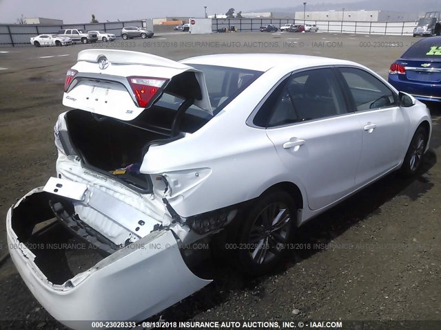 4T1BF1FK2GU570358 - 2016 TOYOTA CAMRY LE/XLE/SE/XSE 白色 照片 4