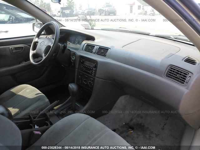 4T1BG22K9YU664232 - 2000 TOYOTA CAMRY CE/LE/XLE თაფლისფერი ფოტო 5