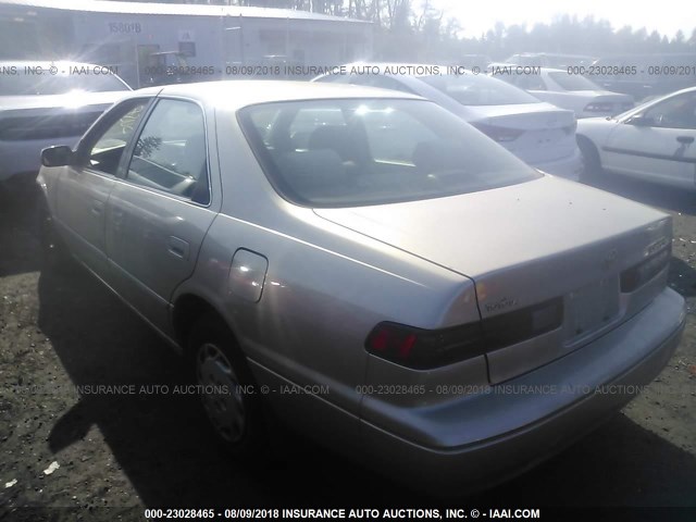 JT2BG22K1V0053952 - 1997 TOYOTA CAMRY LE/XLE 金色 照片 3