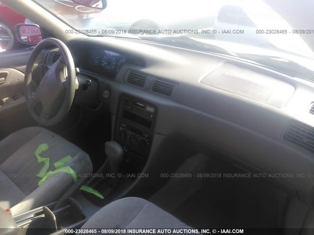 JT2BG22K1V0053952 - 1997 TOYOTA CAMRY LE/XLE 金色 照片 5