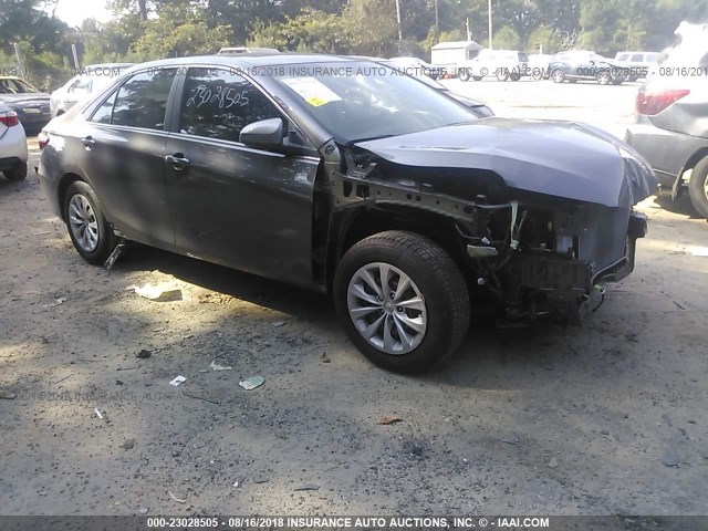 4T4BF1FK5GR547792 - 2016 TOYOTA CAMRY LE/XLE/SE/XSE 灰色 照片 1