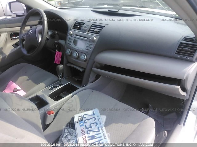 4T1BE46K69U295438 - 2009 TOYOTA CAMRY SE/LE/XLE ვერცხლისფერი ფოტო 5