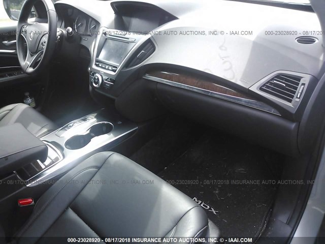 5J8YD4H34JL010321 - 2018 ACURA MDX SILVER photo 5