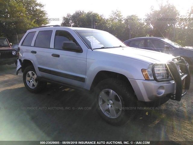 1J4GR48K55C685212 - 2005 JEEP GRAND CHEROKEE LAREDO/COLUMBIA/FREEDOM 银色 照片 1