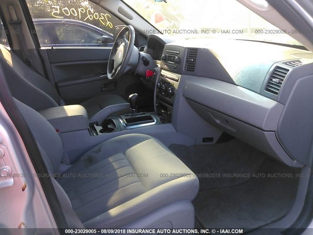 1J4GR48K55C685212 - 2005 JEEP GRAND CHEROKEE LAREDO/COLUMBIA/FREEDOM 银色 照片 5