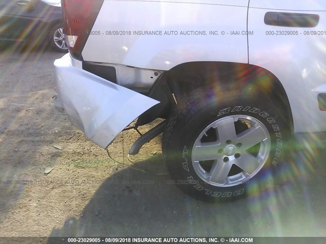 1J4GR48K55C685212 - 2005 JEEP GRAND CHEROKEE LAREDO/COLUMBIA/FREEDOM 银色 照片 6